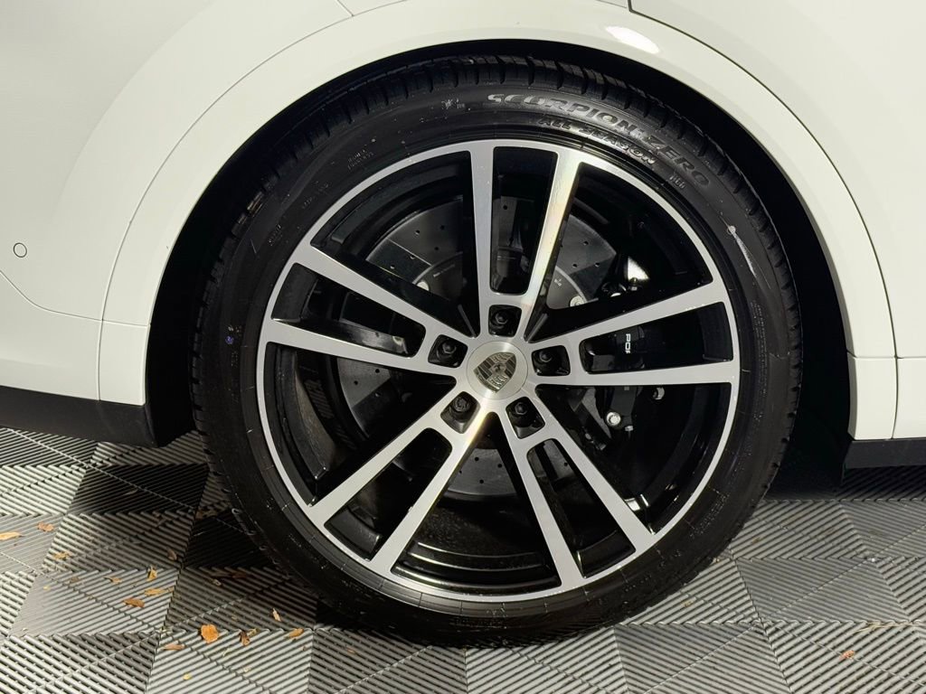 New 2025 Porsche Cayenne Turbo image 13