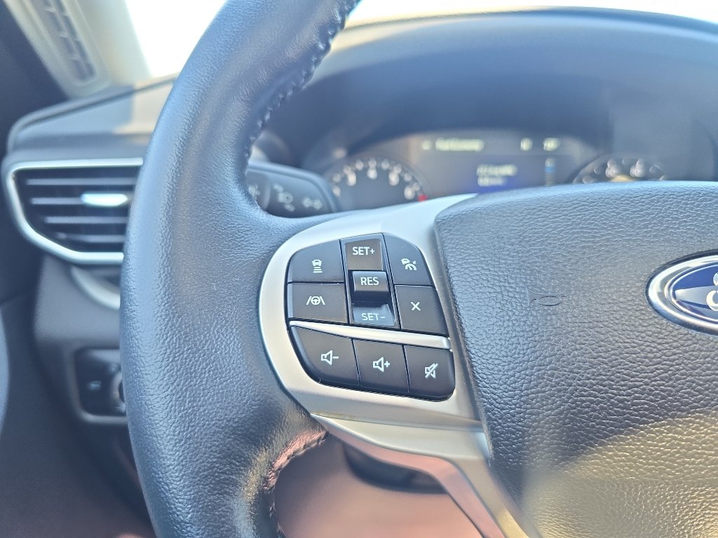 Used 2023 Ford Explorer XLT w/ Equipment Group 202A AWD/4WD image 27