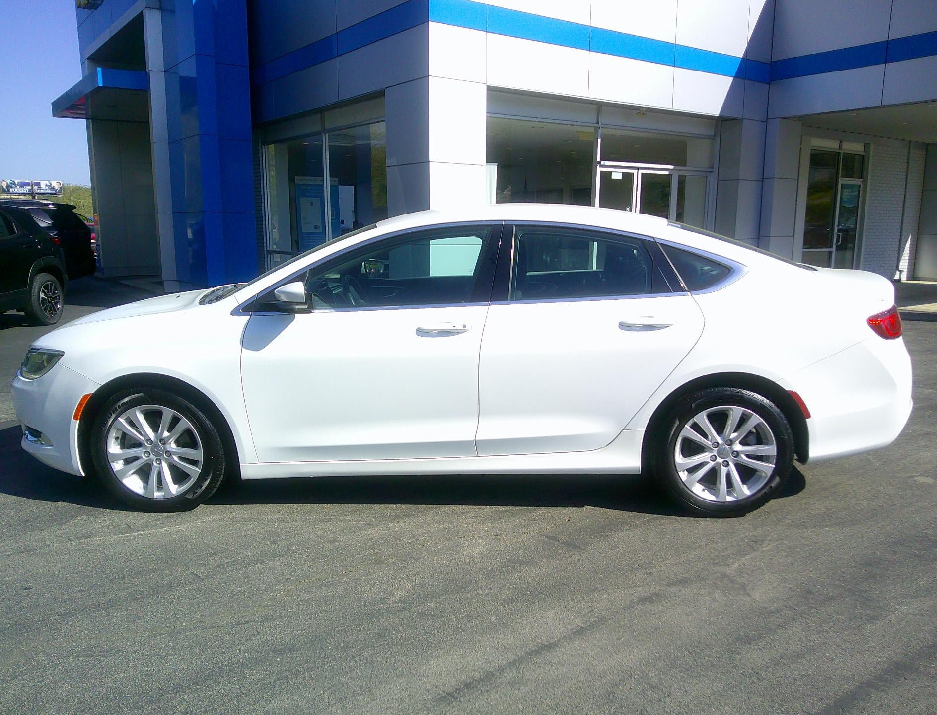 Used 2015 Chrysler 200 Limited FWD image 2