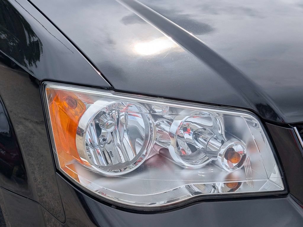 Used 2019 Dodge Grand Caravan SE w/ UConnect Hands-Free Group FWD image 4