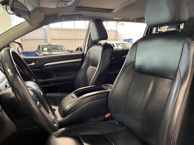Used 2015 Toyota Highlander XLE image 21