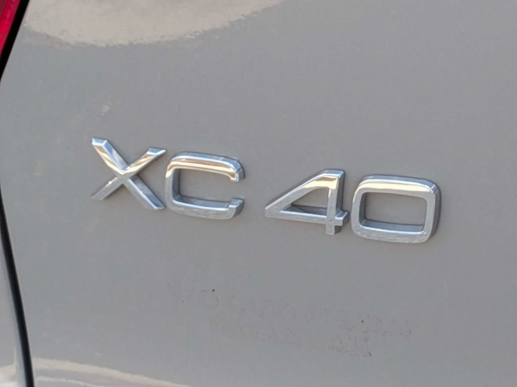 Certified 2023 Volvo XC40 B5 Ultimate w/ Climate Package AWD/4WD image 13