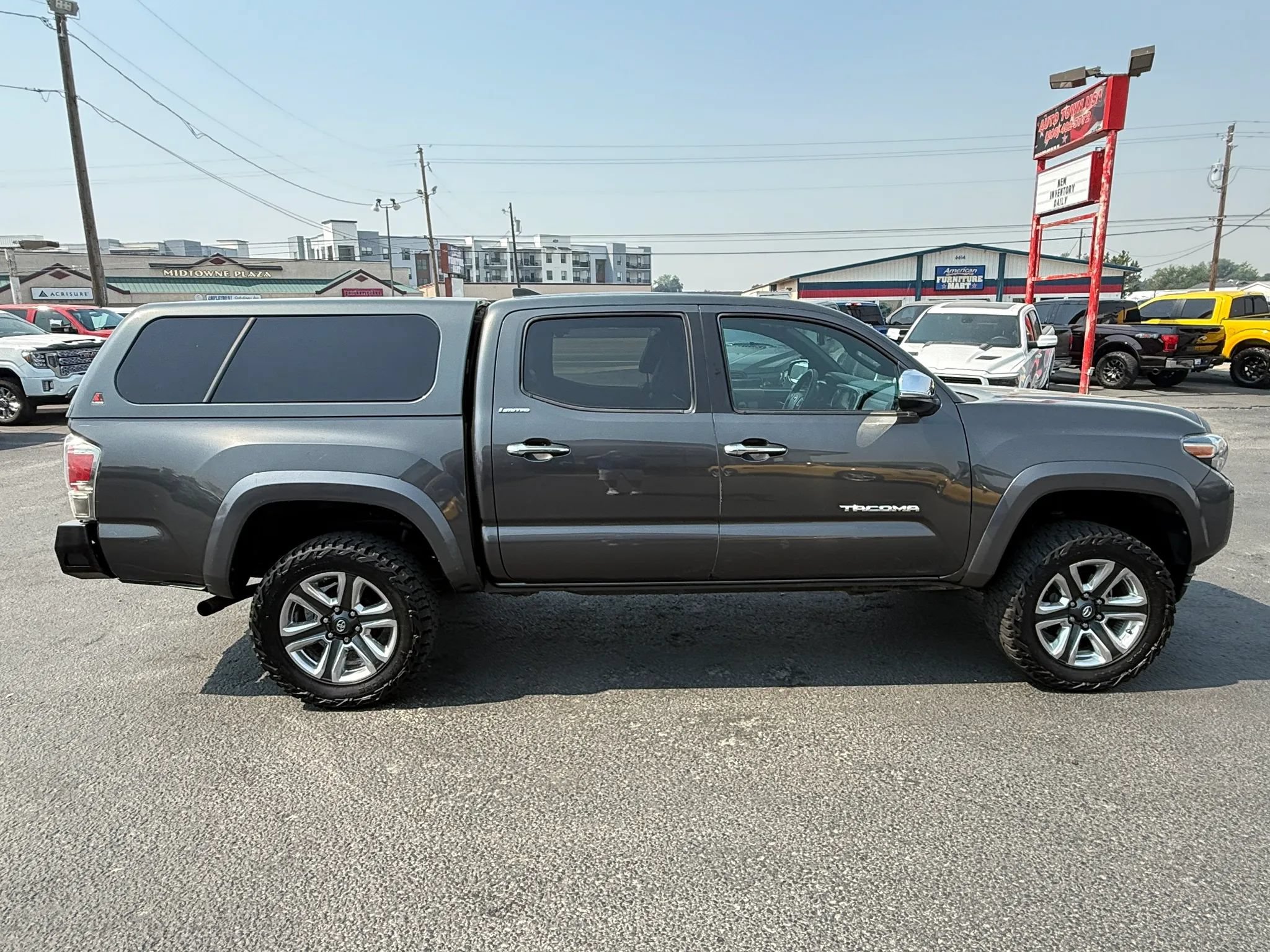 Used 2016 Toyota Tacoma Limited w/ Towing Package AWD/4WD image 6