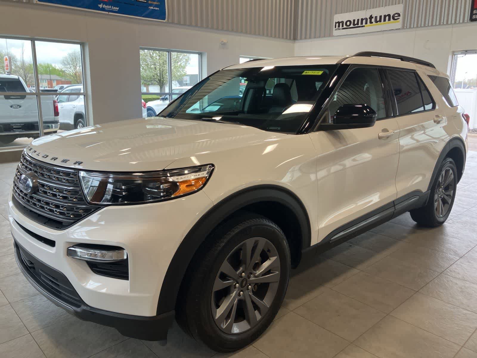 Used 2023 Ford Explorer XLT w/ Equipment Group 202A AWD/4WD image 1