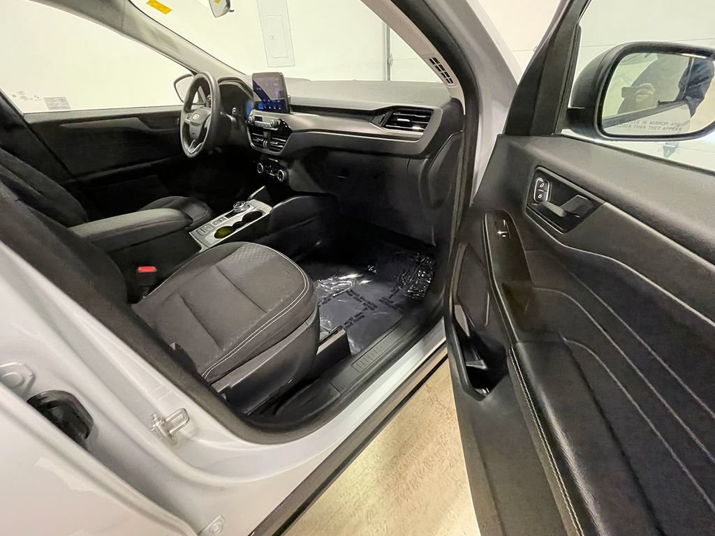 Used 2025 Ford Escape Active AWD/4WD image 22