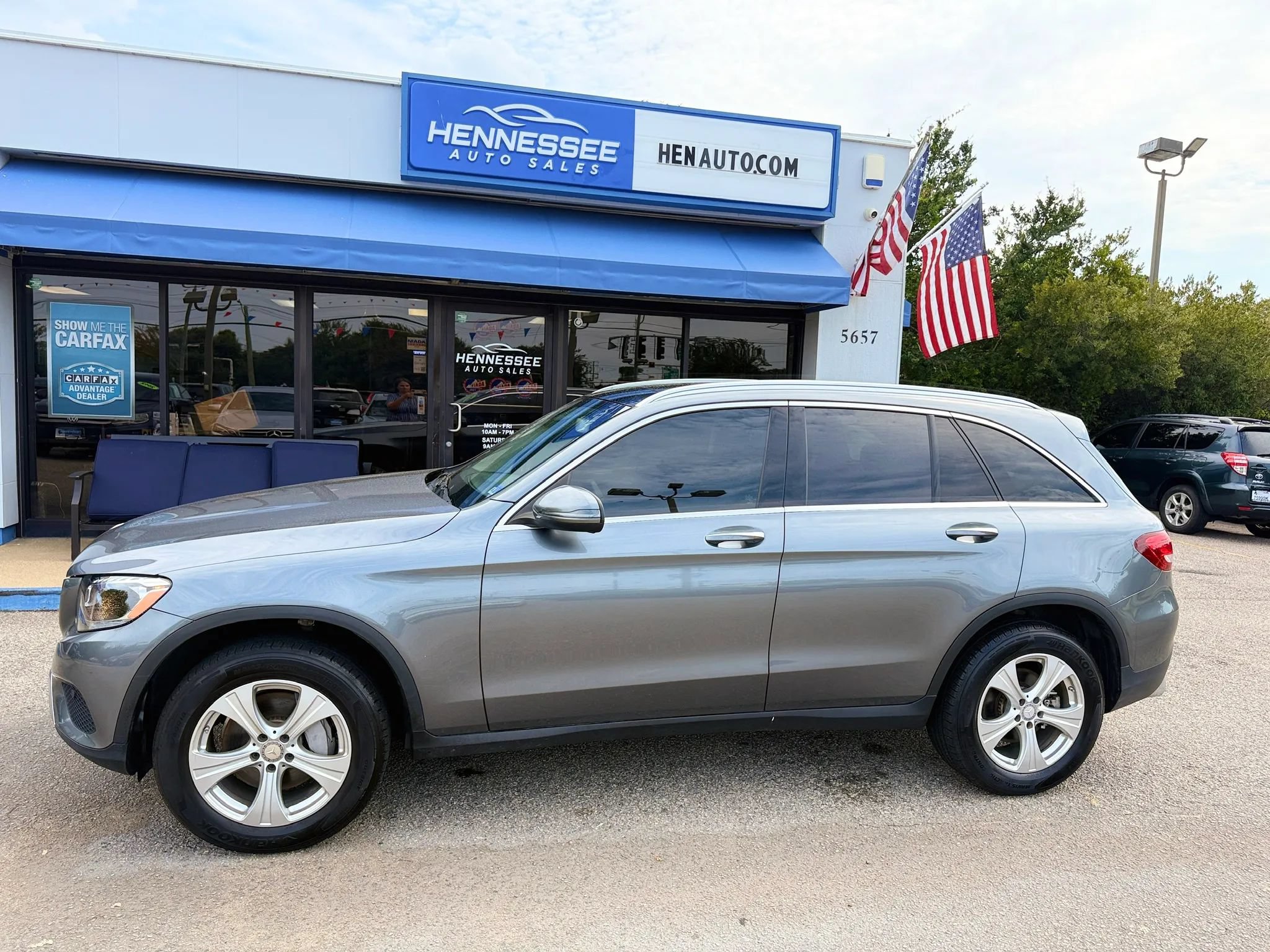 Used 2016 Mercedes-Benz GLC 300 4MATIC w/ Multimedia Package image 12