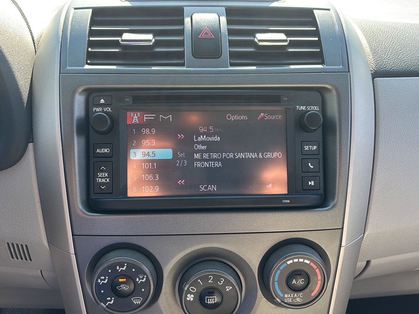 Used 2013 Toyota Corolla LE FWD image 29