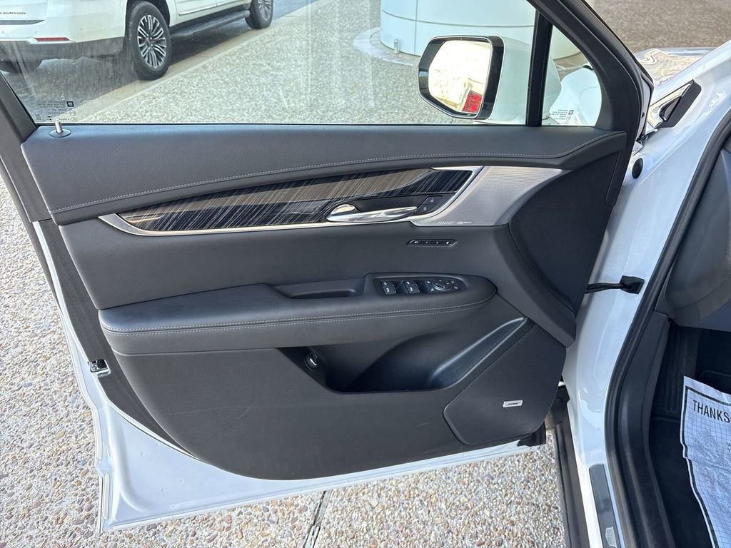 Certified 2025 Cadillac XT6 Premium Luxury AWD/4WD image 23