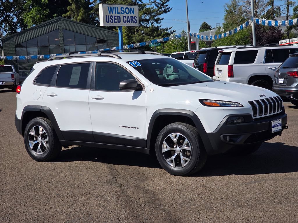 Used 2018 Jeep Cherokee Trailhawk AWD/4WD image 3