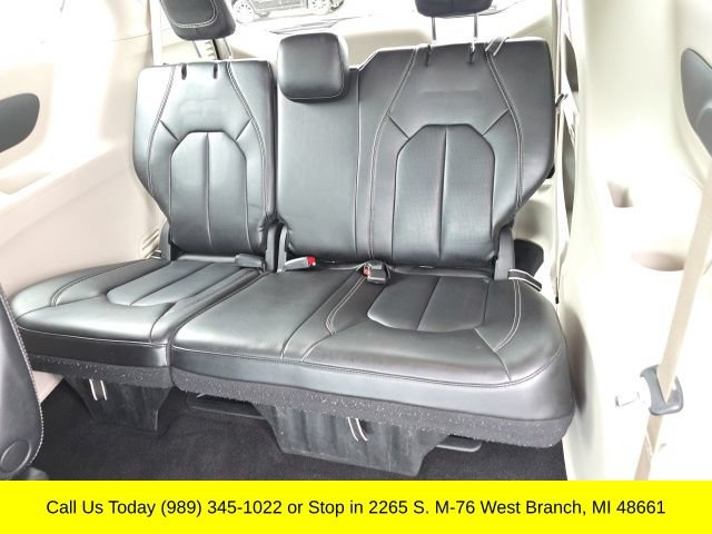 Used 2023 Chrysler Pacifica Touring-L FWD image 41