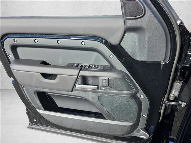 New 2026 Land Rover Defender 110 X-Dynamic SE image 27