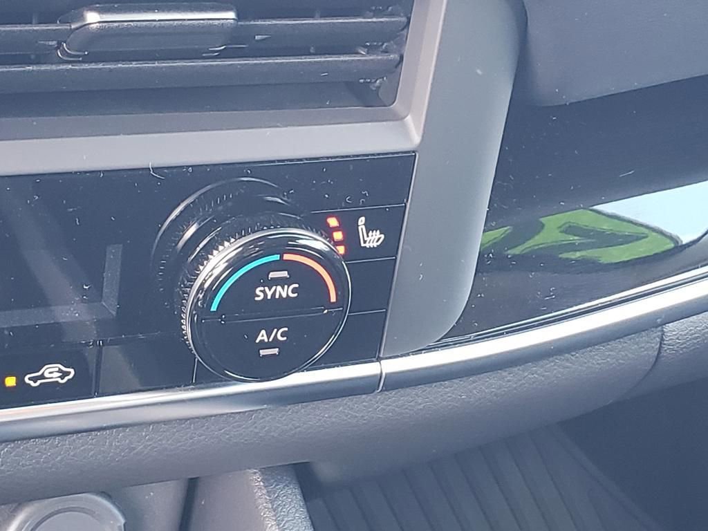 Certified 2025 Nissan Rogue SV AWD/4WD image 37