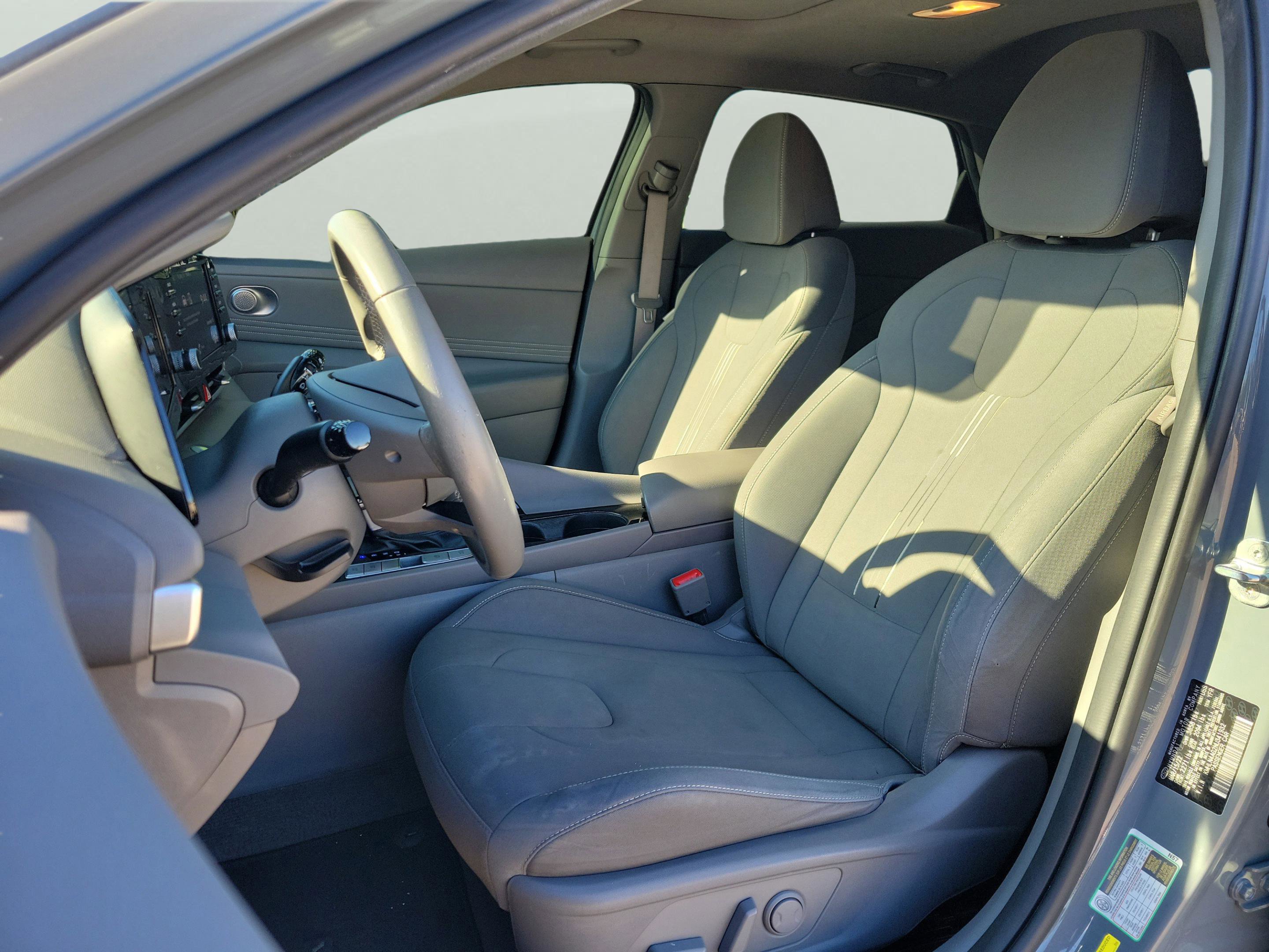 Certified 2022 Hyundai Elantra SEL w/ Convenience + Premium Package image 15