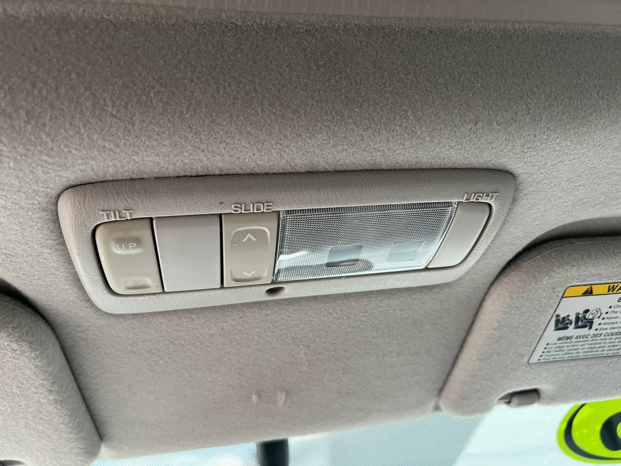 Used 2006 Pontiac Vibe w/ Sport Package FWD image 13