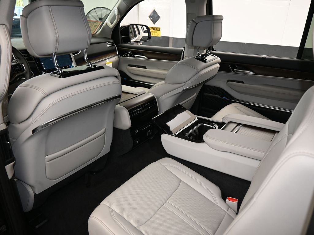 Used 2024 Jeep Grand Wagoneer L 4WD image 44