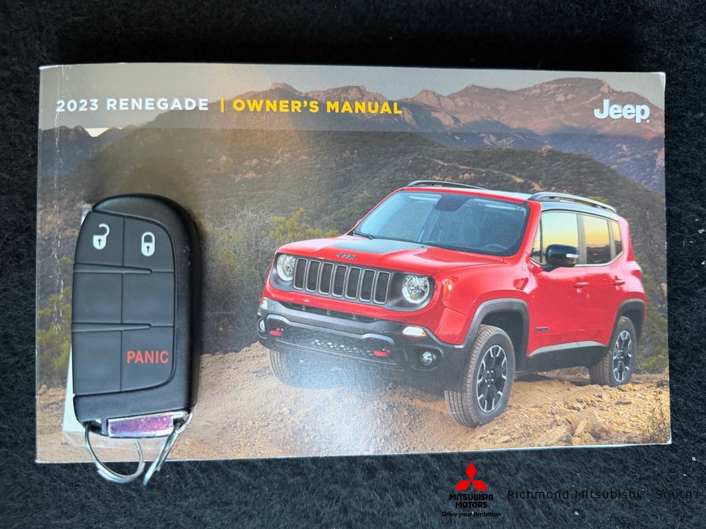 Used 2023 Jeep Renegade Latitude AWD/4WD image 17