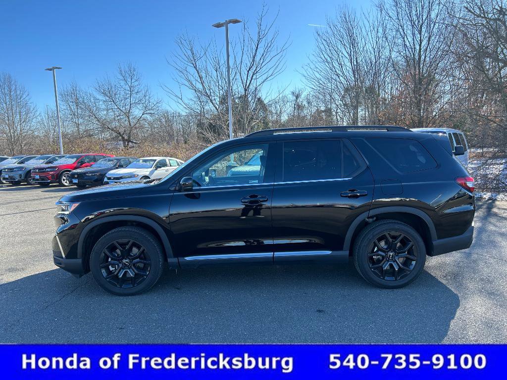 Certified 2025 Honda Pilot Touring image 3
