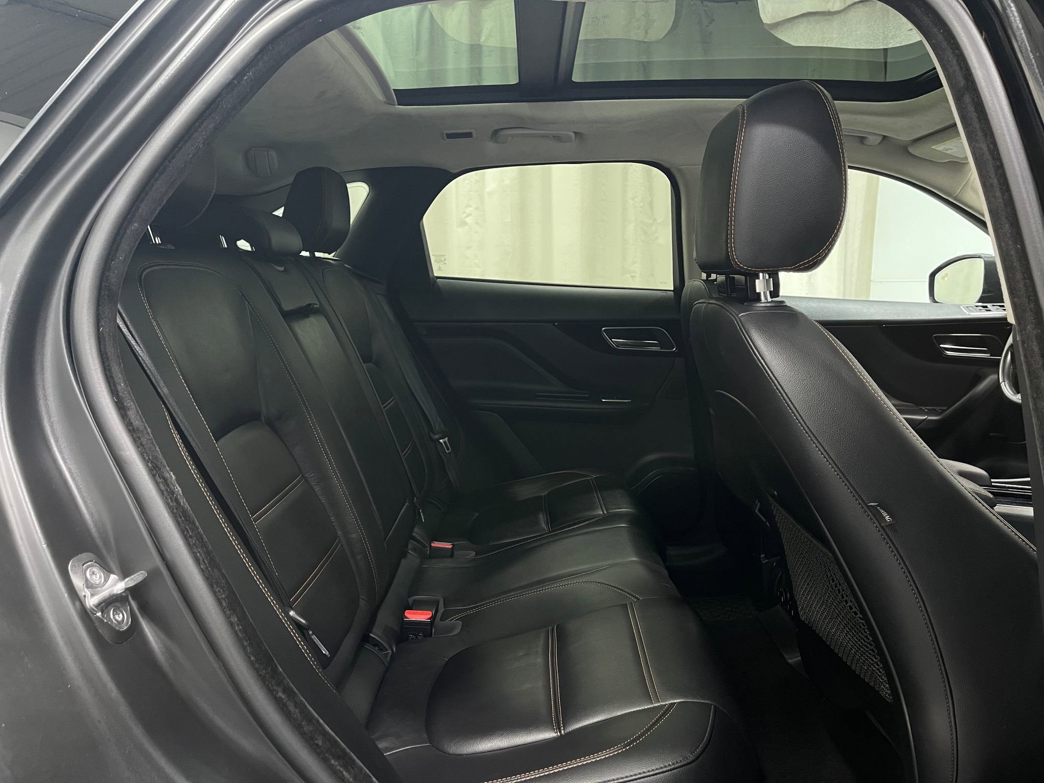 Used 2019 Jaguar F-PACE Prestige image 29