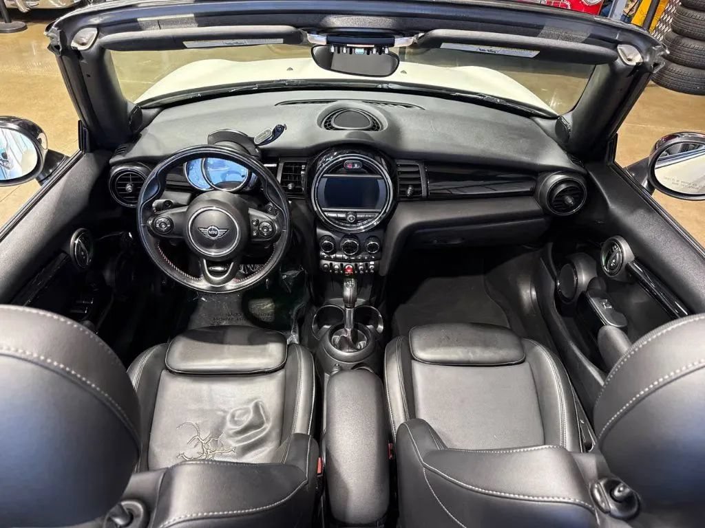 Used 2019 MINI Cooper S w/ Signature Upholstery Package FWD image 14