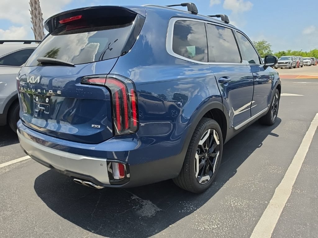 Certified 2024 Kia Telluride EX w/ EX Captain's Chair Package AWD/4WD image 14