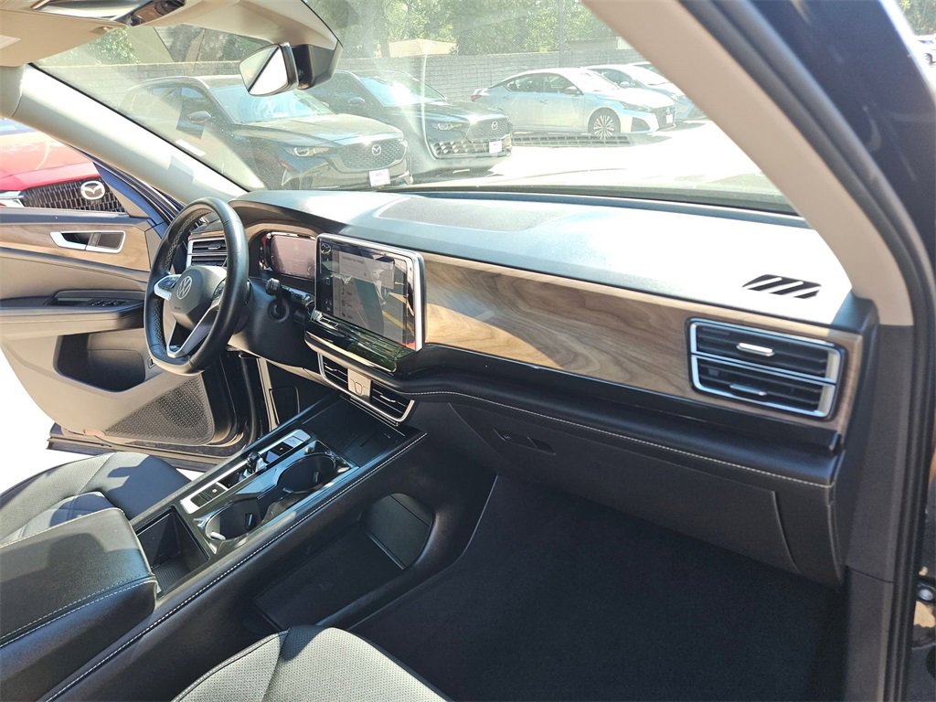 Used 2025 Volkswagen Atlas SE image 29