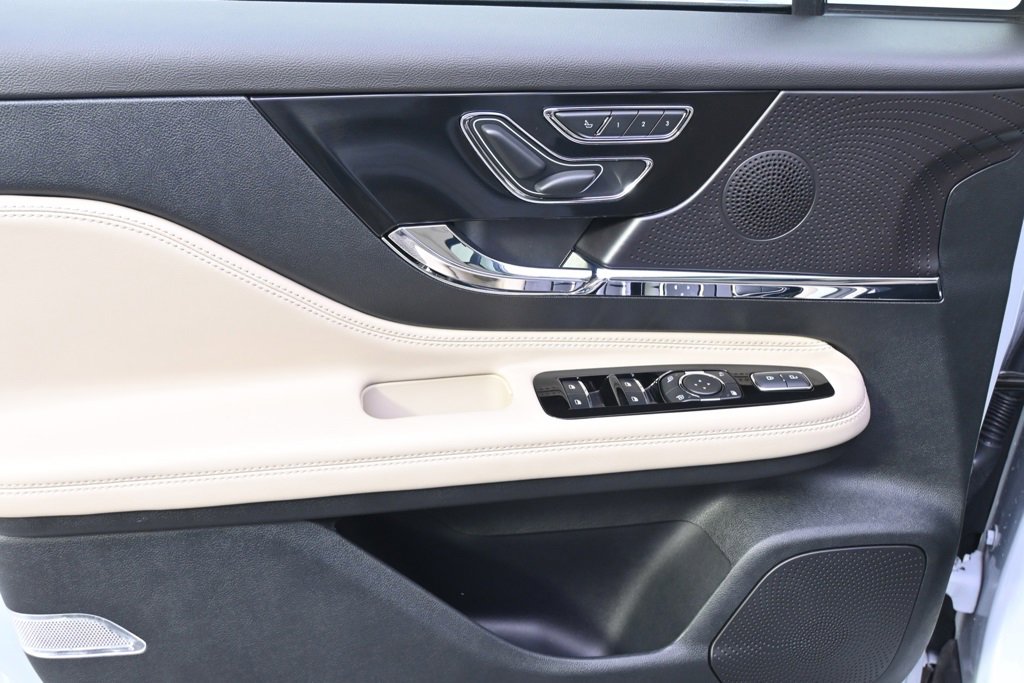 New 2025 Lincoln Corsair Reserve w/ Towing Package image 20