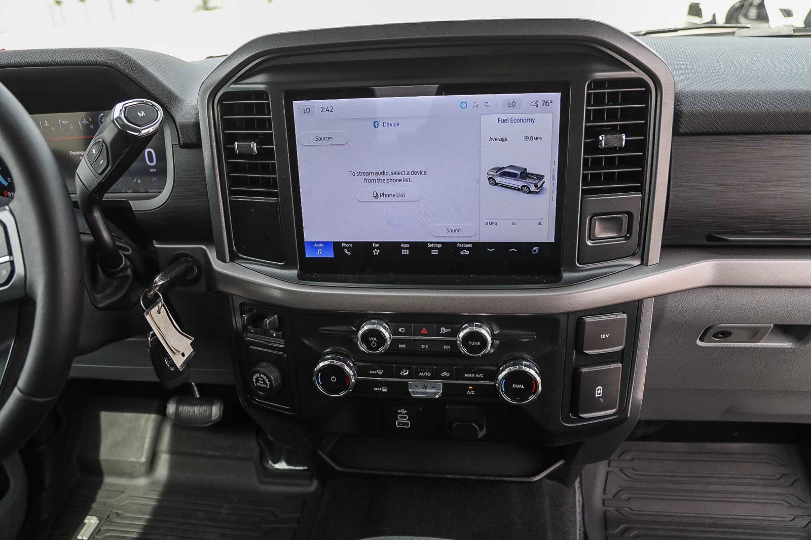 Used 2025 Ford F150 XLT w/ Equipment Group 301A Standard image 13