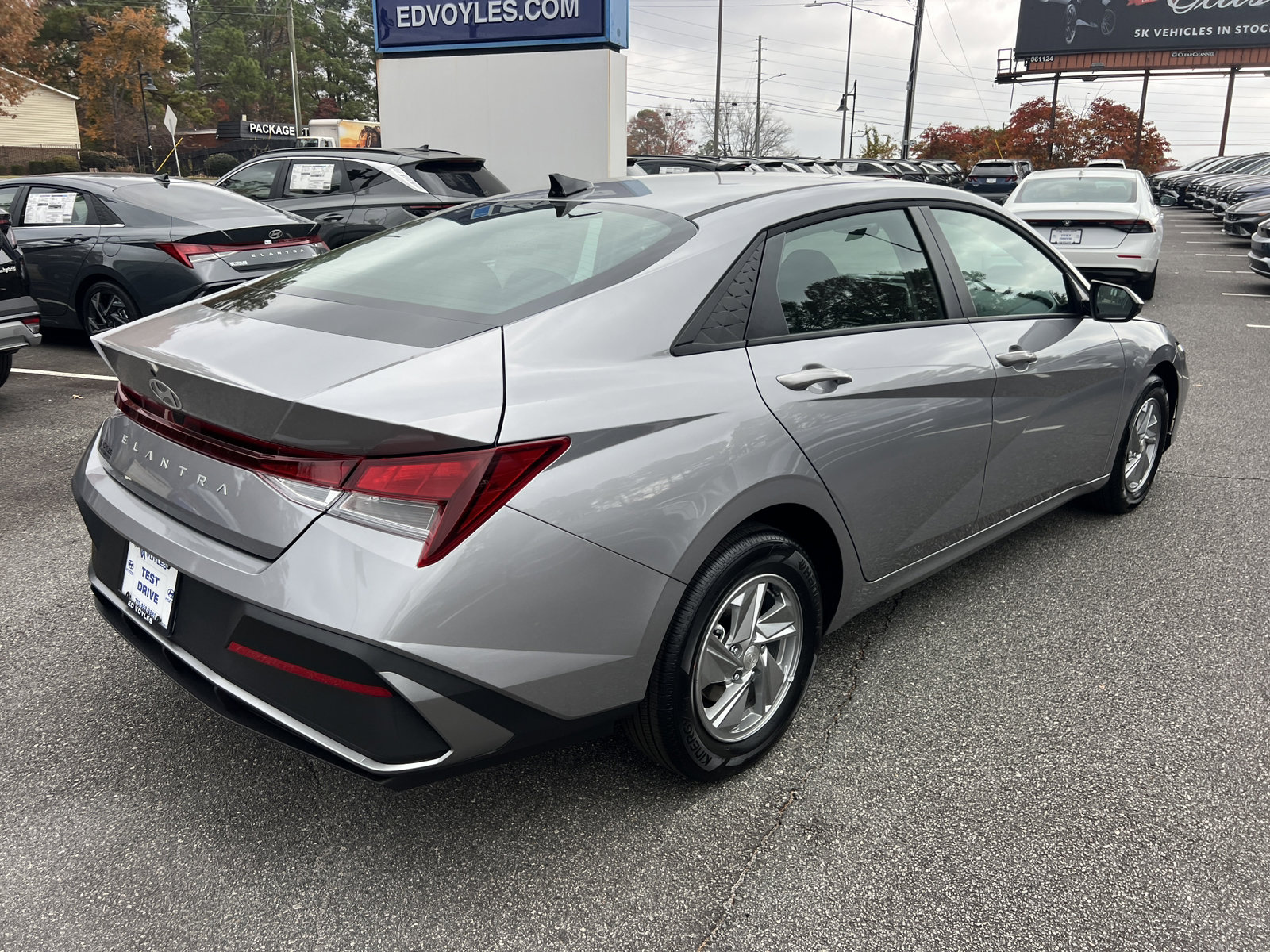 New 2026 Hyundai Elantra SE w/ Cargo Package image 5