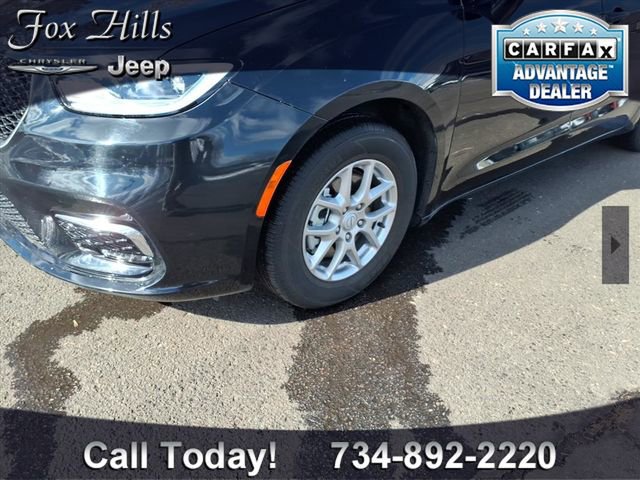 Used 2026 Chrysler Pacifica Select image 5