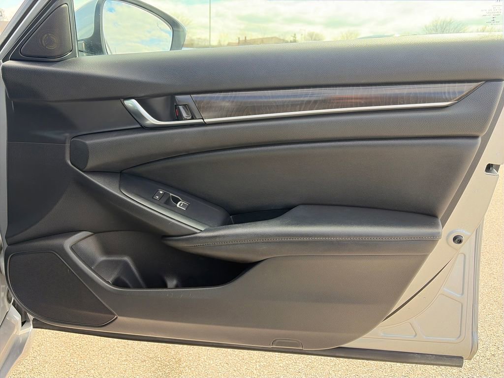 Used 2019 Honda Accord EX image 10