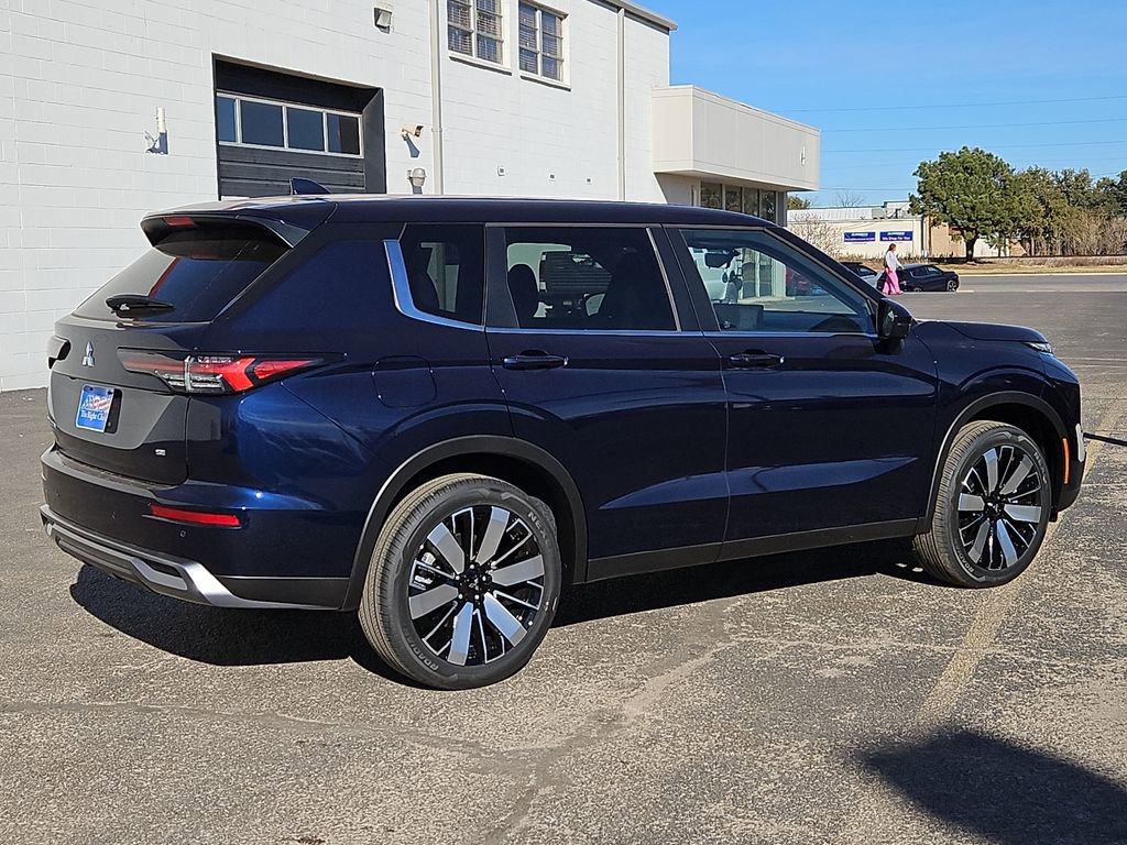 New 2026 Mitsubishi Outlander SE image 13