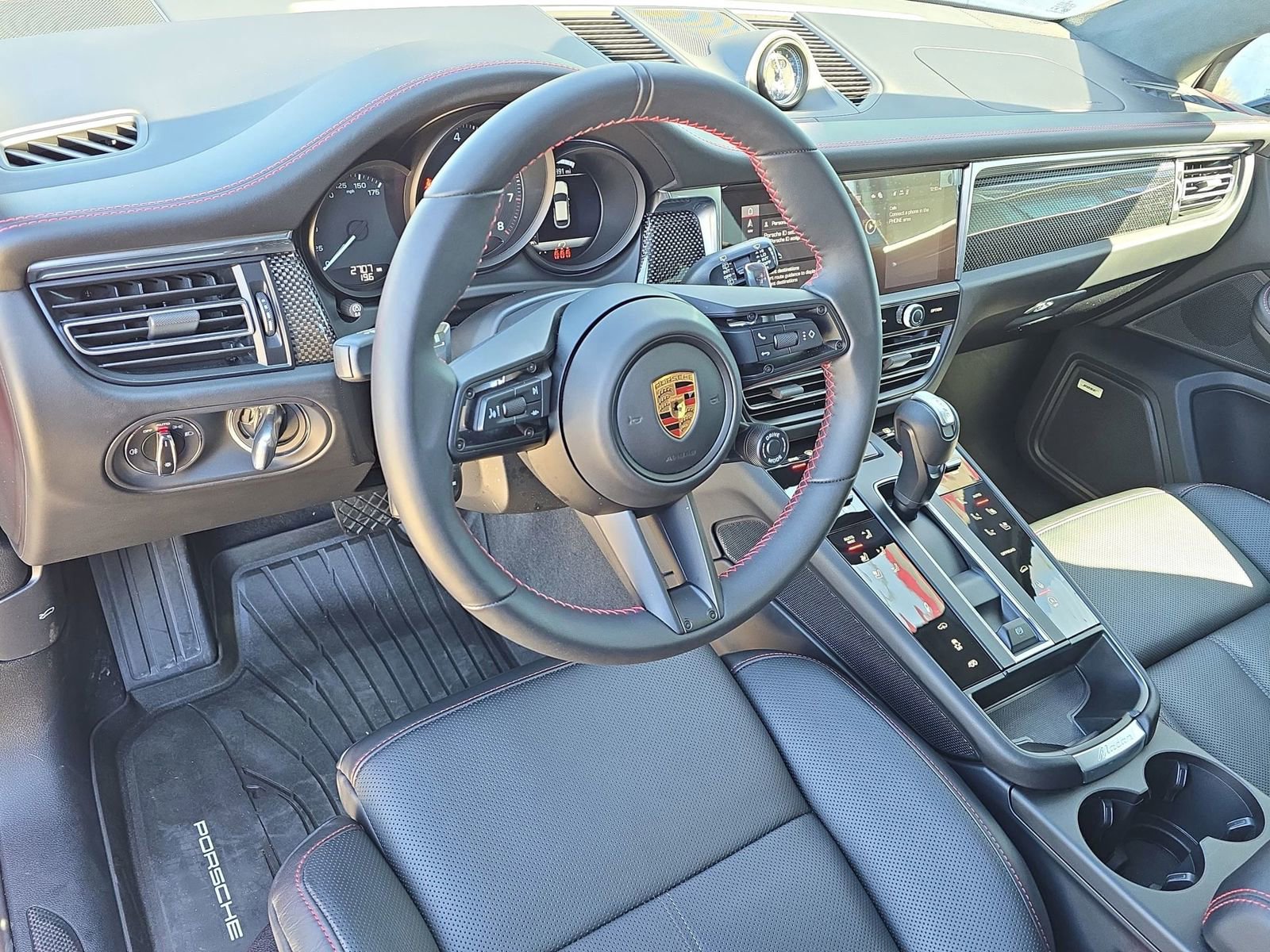 Certified 2026 Porsche Macan GTS image 4