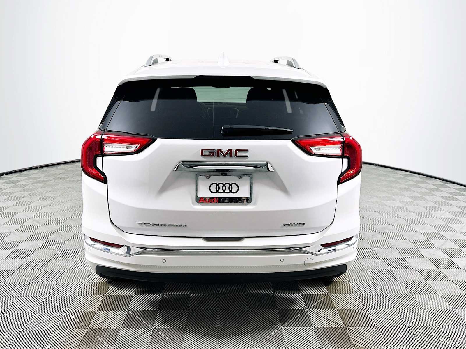 Used 2024 GMC Terrain Denali w/ Denali Premium Package AWD/4WD image 6