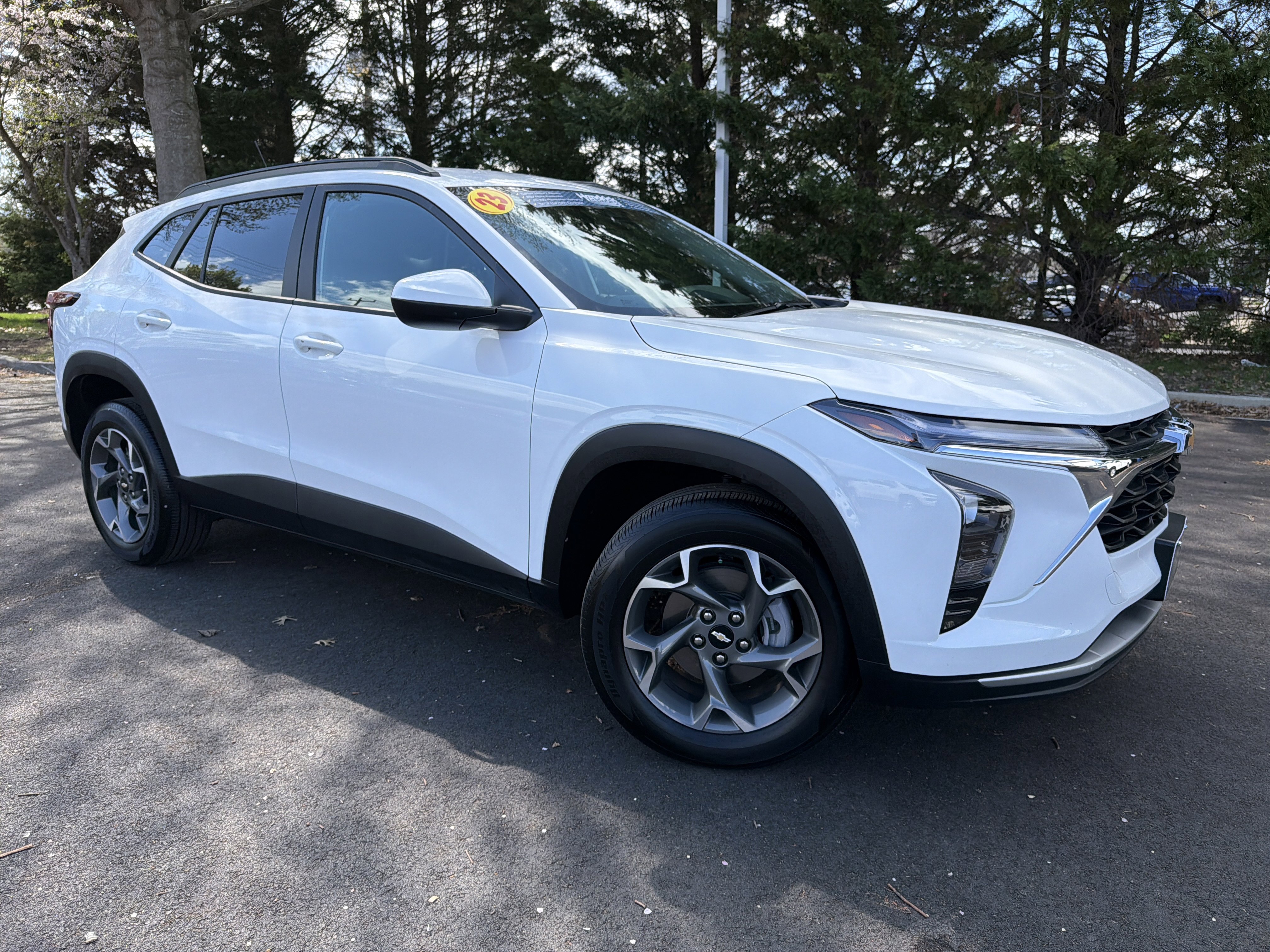 Used 2024 Chevrolet Trax LT w/ Driver Confidence Package image 2