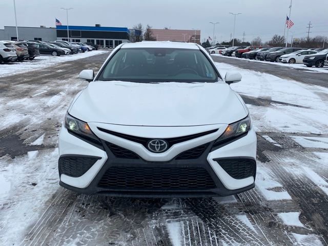 Used 2023 Toyota Camry SE image 2