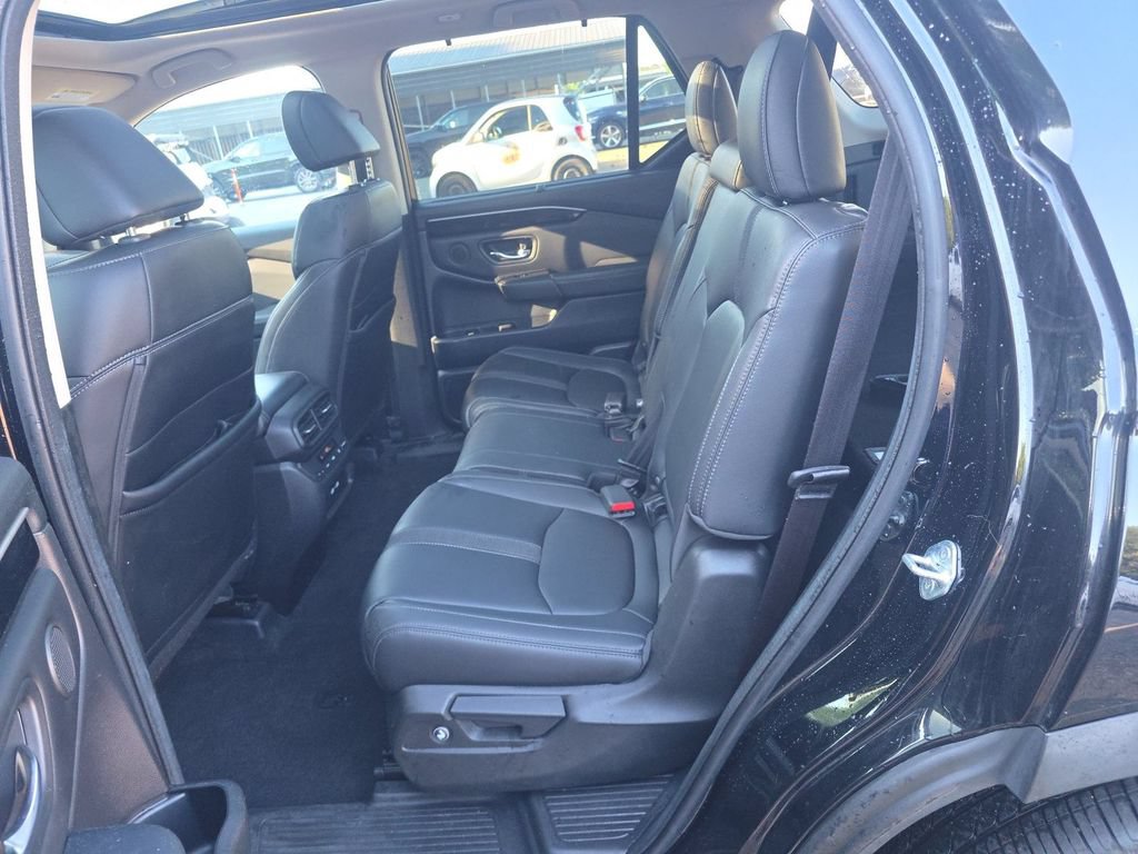 Used 2023 Honda Pilot Touring image 10