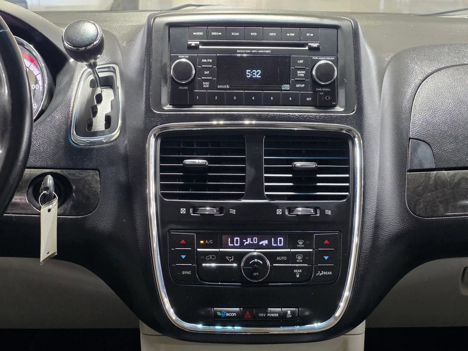 Used 2012 Dodge Grand Caravan Crew FWD image 24