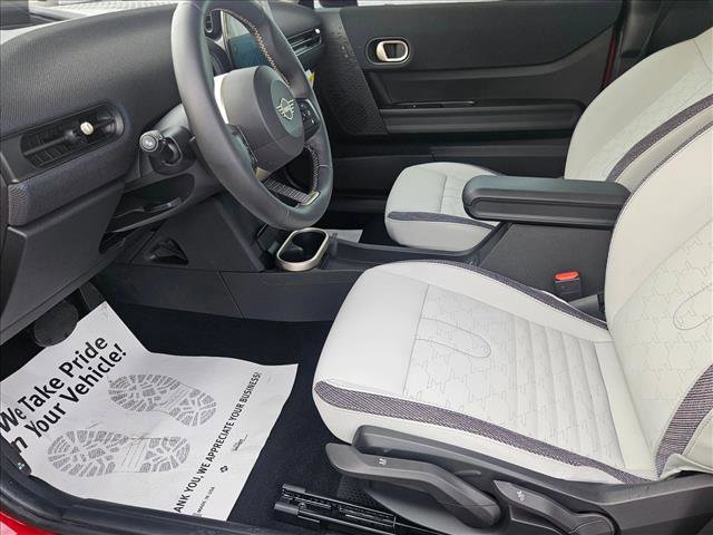 Used 2025 MINI Cooper 2-Door Hardtop image 14