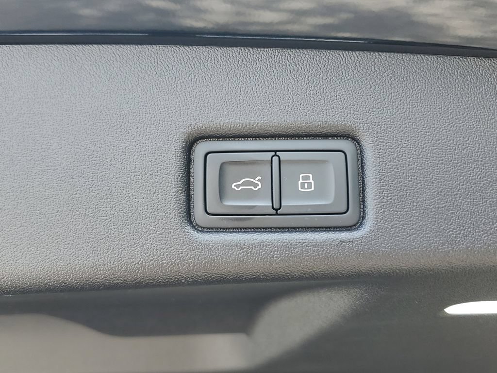 Certified 2025 Audi Q5 Premium w/ Premium Plus AWD/4WD image 15