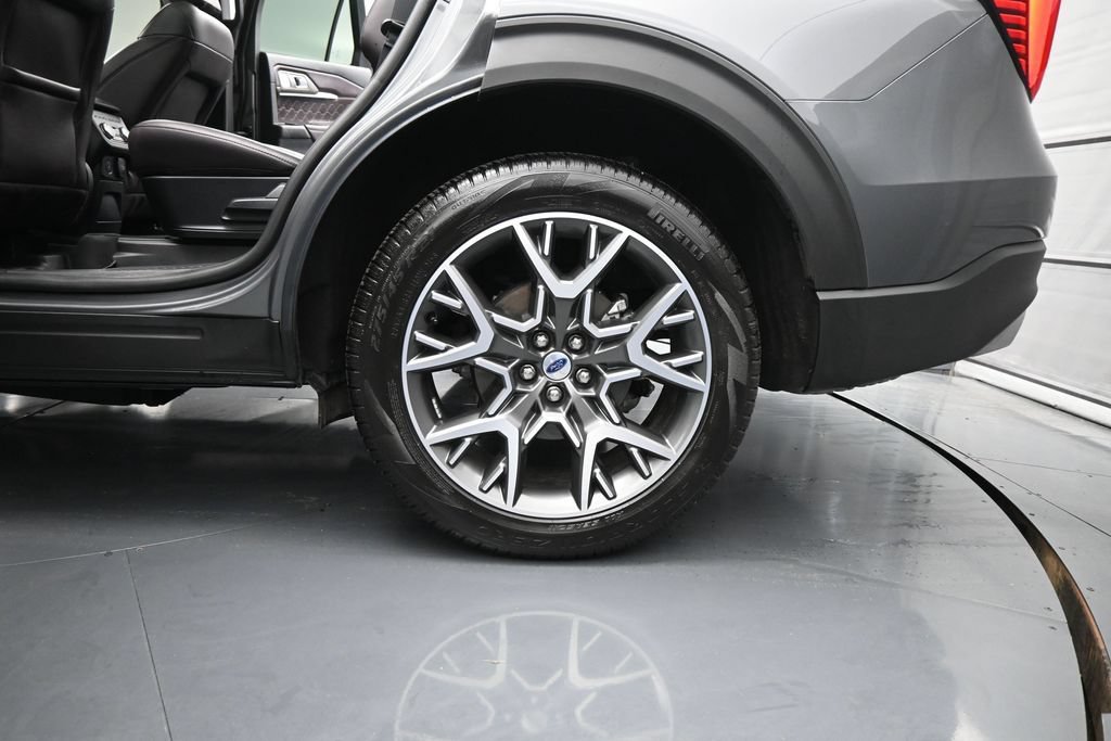 Certified 2025 Ford Explorer Platinum w/ Ultimate Package AWD/4WD image 22