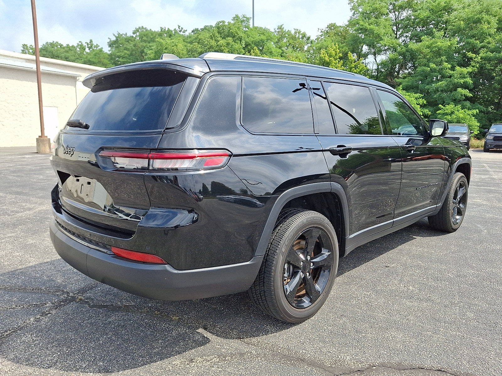 Certified 2023 Jeep Grand Cherokee L Laredo AWD/4WD image 12