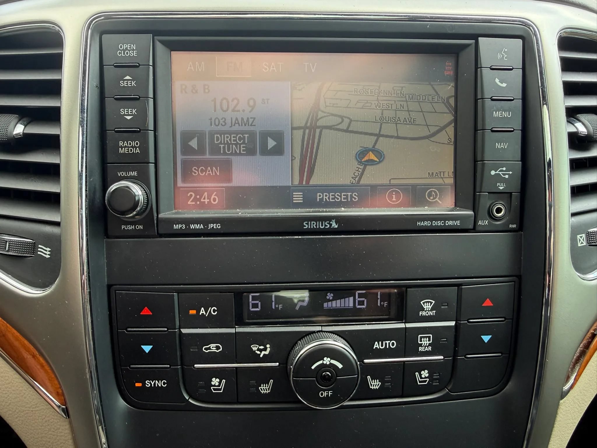 Used 2011 Jeep Grand Cherokee Overland AWD/4WD image 24