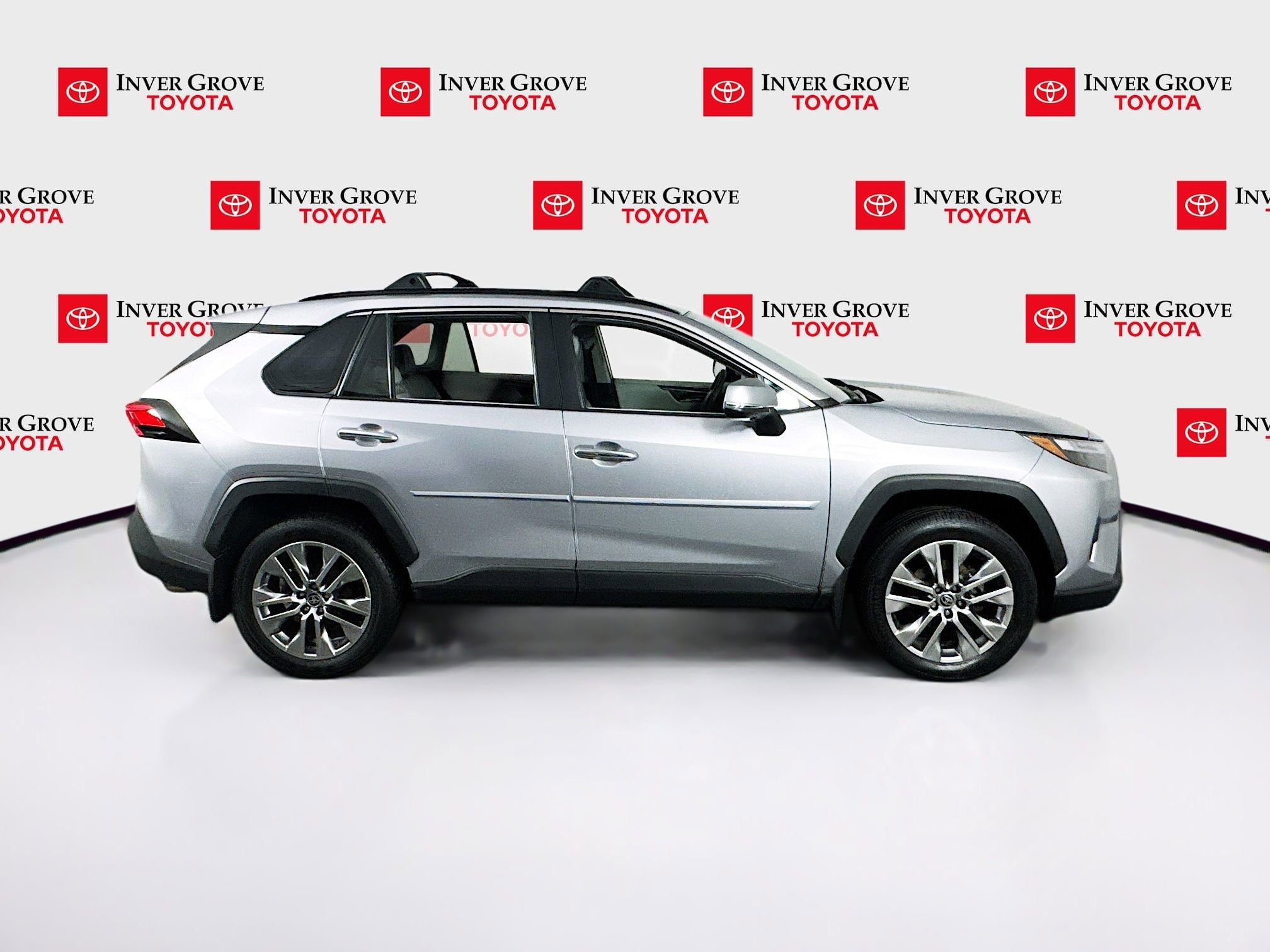 Used 2023 Toyota RAV4 Limited AWD/4WD image 4