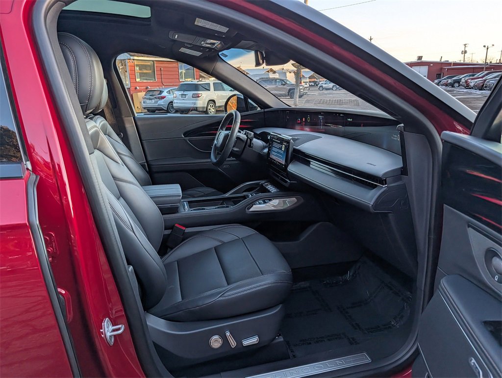 Used 2024 Lincoln Nautilus Premier w/ Equipment Group 102A image 8