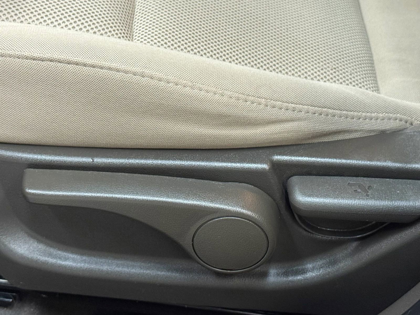 Used 2010 Hyundai Elantra SE image 18