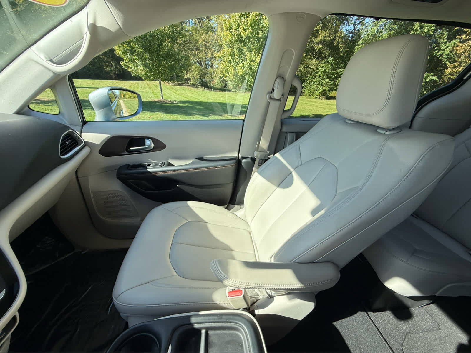 Used 2017 Chrysler Pacifica Touring-L FWD image 21