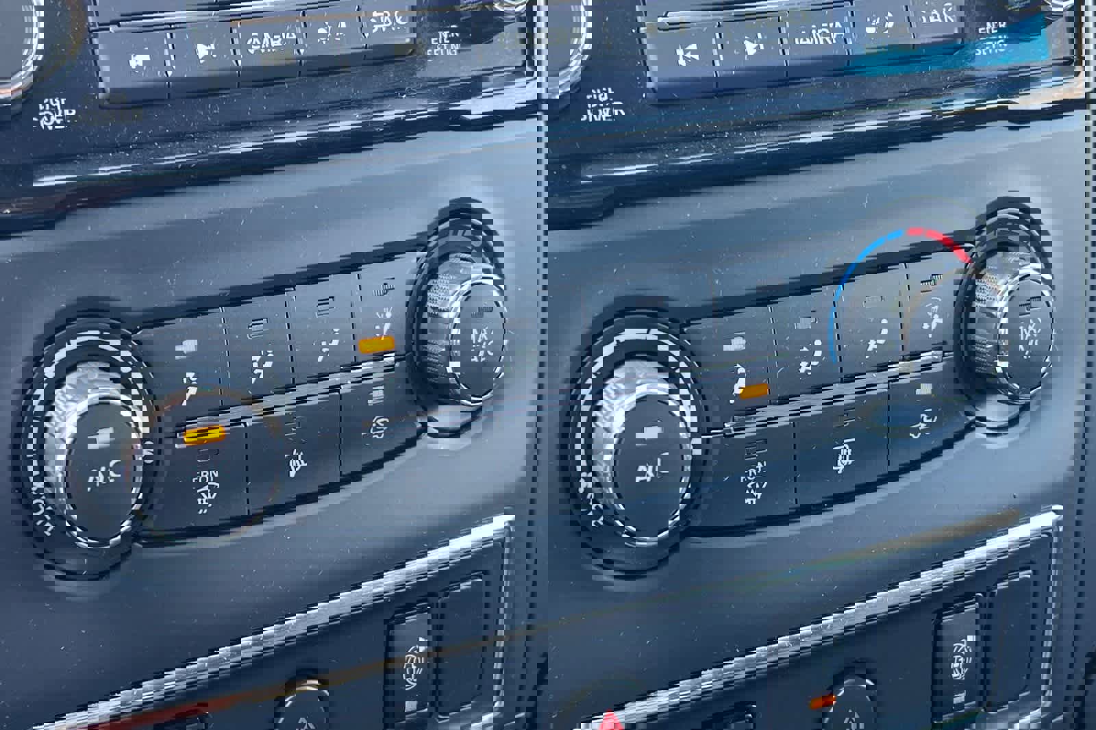 Used 2023 Nissan Titan SV image 21