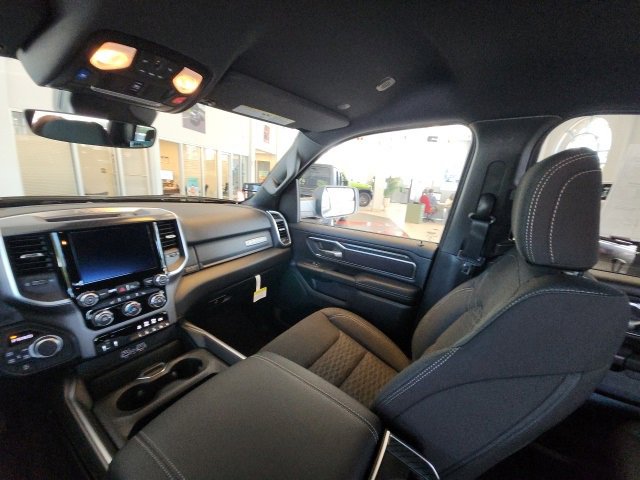 New 2026 RAM 1500 4x4 Crew Cab image 38