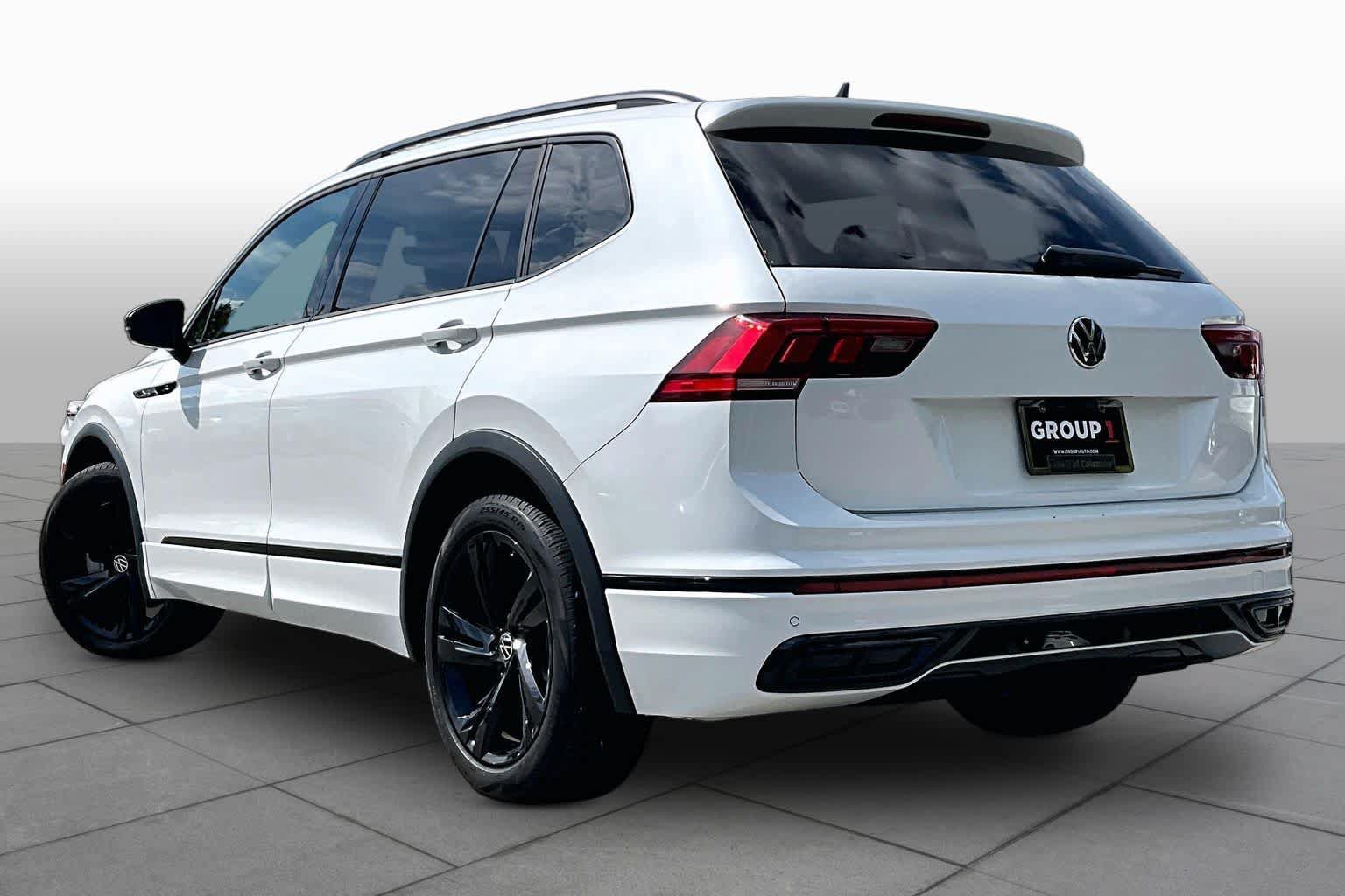 Used 2024 Volkswagen Tiguan SE R-Line FWD image 11