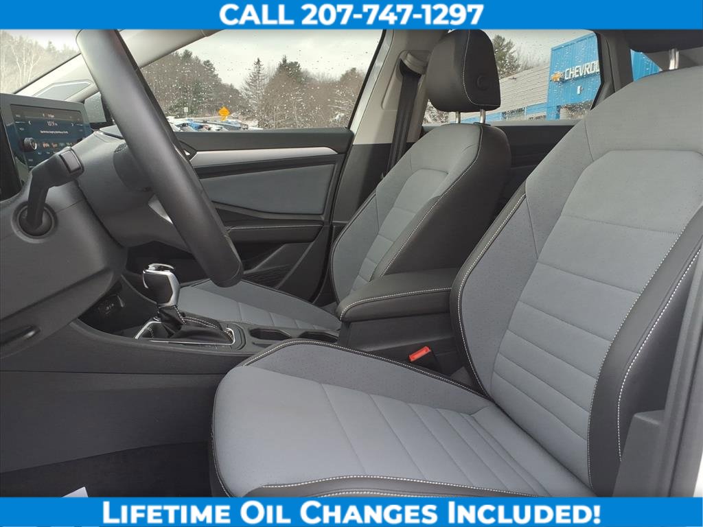Used 2025 Volkswagen Jetta SE image 12